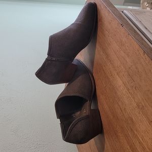New never worn booties